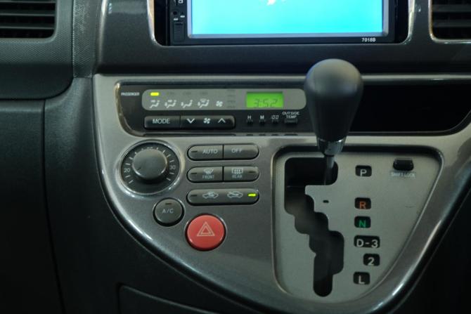 Toyota Wish I с пробегом 2003 года, цена 699 000 рублей, 300000 км, компактвэн, Автокод Объявления