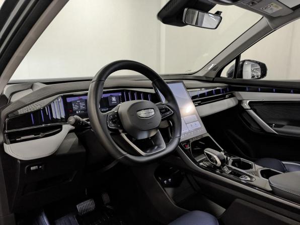 Geely Atlas II с пробегом 2025 года, цена 3 250 000 рублей, 21715 км, внедорожник, Автокод Объявления