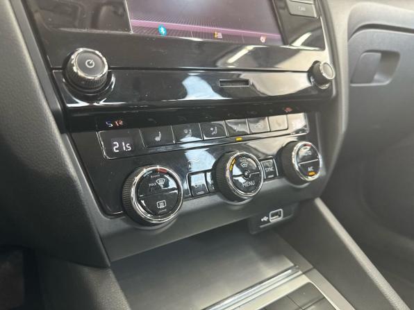 Skoda Octavia III (A7) Рестайлинг с пробегом 2018 года, цена 1 499 000 рублей, 229298 км, лифтбек, Автокод Объявления