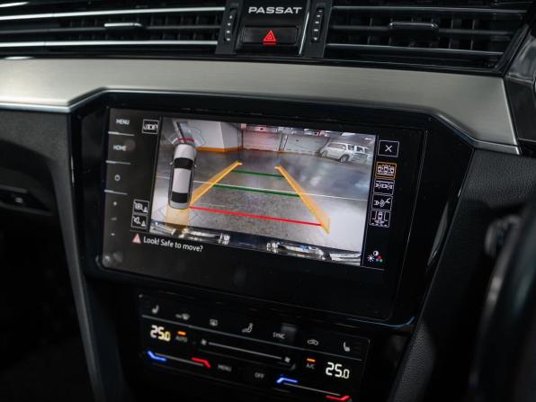 Volkswagen Passat B8 Рестайлинг с пробегом 2021 года, цена 2 400 000 рублей, 52607 км, седан, Автокод Объявления