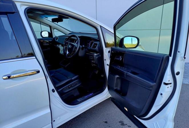 Honda Odyssey V Рестайлинг с пробегом 2018 года, цена 2 910 000 рублей, 119799 км, минивэн, Автокод Объявления