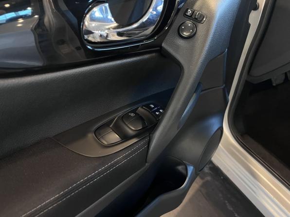 Nissan Qashqai II с пробегом 2018 года, цена 1 924 000 рублей, 124460 км, внедорожник, Автокод Объявления