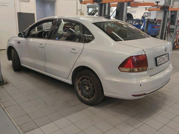 Volkswagen Polo V Рестайлинг с пробегом 2018 года, цена 960 000 рублей, 105000 км, седан, Автокод Объявления