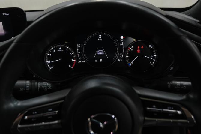 Mazda 3 IV (BP) с пробегом 2021 года, цена 1 869 000 рублей, 28000 км, хэтчбек, Автокод Объявления
