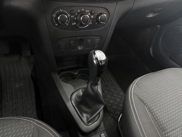 Renault Logan II Рестайлинг с пробегом 2021 года, цена 780 000 рублей, 153715 км, седан, Автокод Объявления
