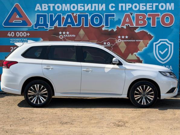Mitsubishi Outlander III Рестайлинг 3 с пробегом 2022 года, цена 2 869 000 рублей, 30207 км, внедорожник, Автокод Объявления