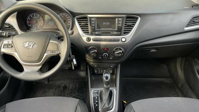 Hyundai Solaris II с пробегом 2018 года, цена 840 000 рублей, 214966 км, седан, Автокод Объявления