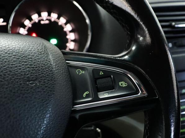 Skoda Yeti I Рестайлинг с пробегом 2014 года, цена 1 359 000 рублей, 125346 км, внедорожник, Автокод Объявления
