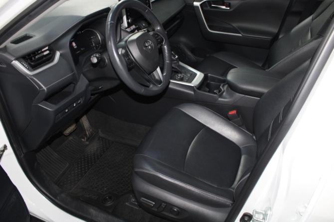 Toyota RAV4 V (XA50) с пробегом 2021 года, цена 3 525 000 рублей, 30900 км, внедорожник, Автокод Объявления