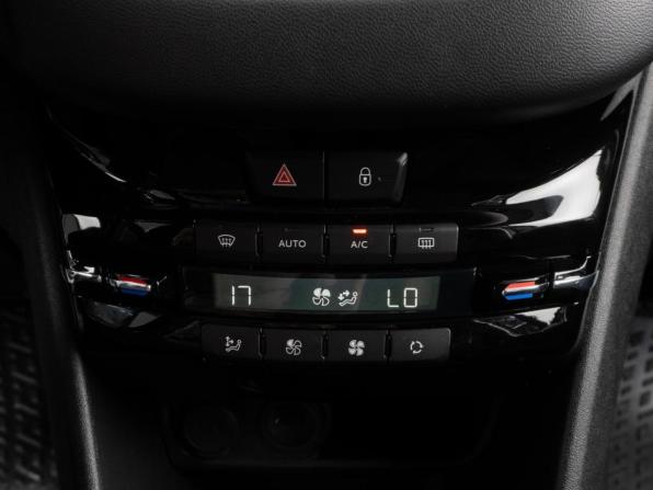 Peugeot 208 I Рестайлинг с пробегом 2019 года, цена 999 000 рублей, 64050 км, хэтчбек, Автокод Объявления