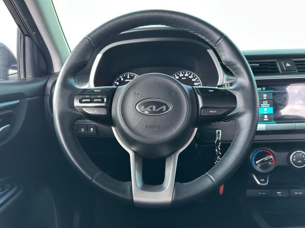 Kia Rio IV Рестайлинг с пробегом 2021 года, цена 1 695 000 рублей, 45629 км, седан, Автокод Объявления