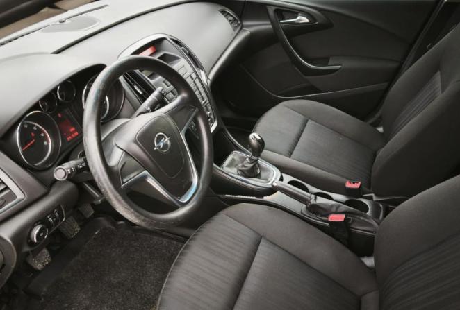 Opel Astra J Рестайлинг с пробегом 2013 года, цена 730 000 рублей, 91400 км, универсал, Автокод Объявления