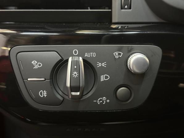 Audi A4 V (B9) Рестайлинг с пробегом 2021 года, цена 3 400 000 рублей, 42907 км, седан, Автокод Объявления