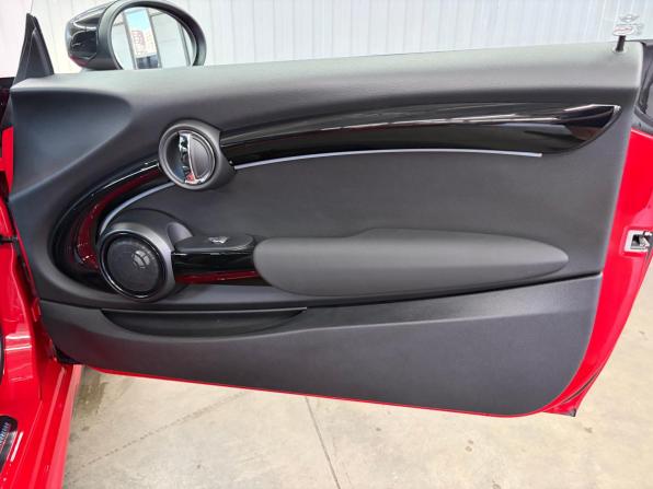 Mini Hatch III (F55/F56) Рестайлинг 2 с пробегом 2024 года, цена 3 397 000 рублей, 12852 км, хэтчбек, Автокод Объявления