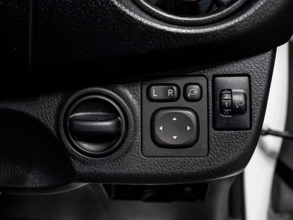 Toyota Vitz III (XP130) Рестайлинг 2 с пробегом 2018 года, цена 1 025 000 рублей, 132000 км, хэтчбек, Автокод Объявления