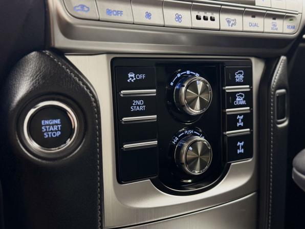 Toyota Land Cruiser Prado 150 Series Рестайлинг 3 с пробегом 2021 года, цена 6 365 000 рублей, 106800 км, внедорожник, Автокод Объявления