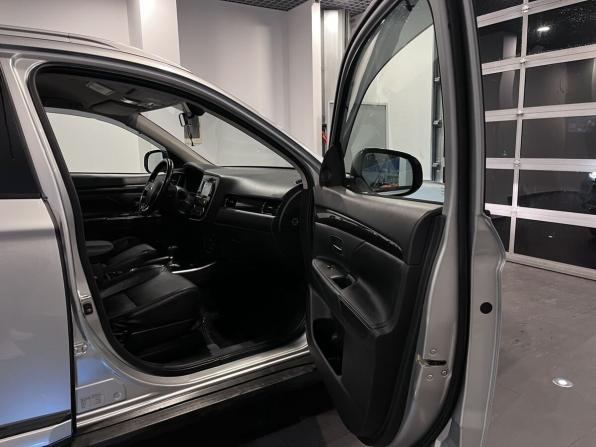 Mitsubishi Outlander III Рестайлинг 2 с пробегом 2017 года, цена 1 739 000 рублей, 201953 км, внедорожник, Автокод Объявления