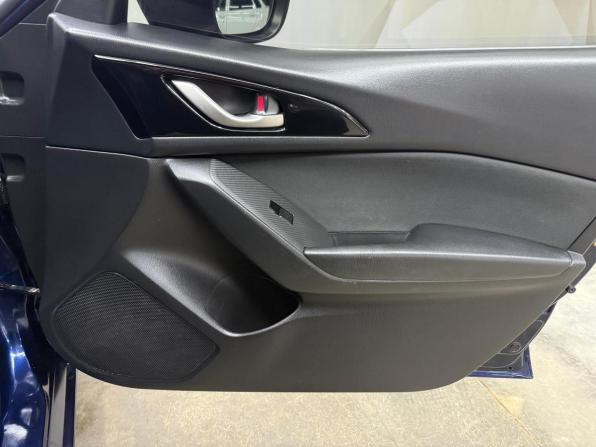 Mazda 3 III (BM) с пробегом 2013 года, цена 940 000 рублей, 238405 км, хэтчбек, Автокод Объявления
