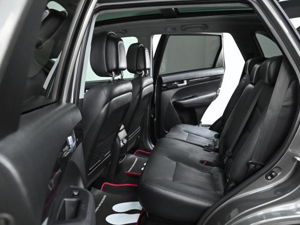 Kia Sorento II Рестайлинг с пробегом 2015 года, цена 1 749 000 рублей, 215000 км, внедорожник, Автокод Объявления