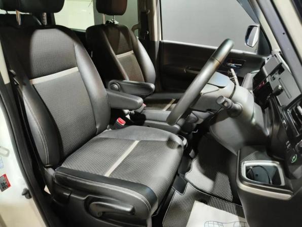 Honda Stepwgn V Рестайлинг с пробегом 2018 года, цена 2 425 000 рублей, 101894 км, минивэн, Автокод Объявления