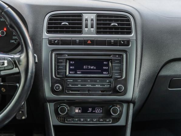 Volkswagen Polo V Рестайлинг с пробегом 2016 года, цена 1 248 000 рублей, 121842 км, седан, Автокод Объявления