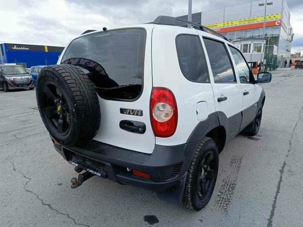 Chevrolet Niva I Рестайлинг с пробегом 2017 года, цена 725 000 рублей, 200510 км, внедорожник, Автокод Объявления