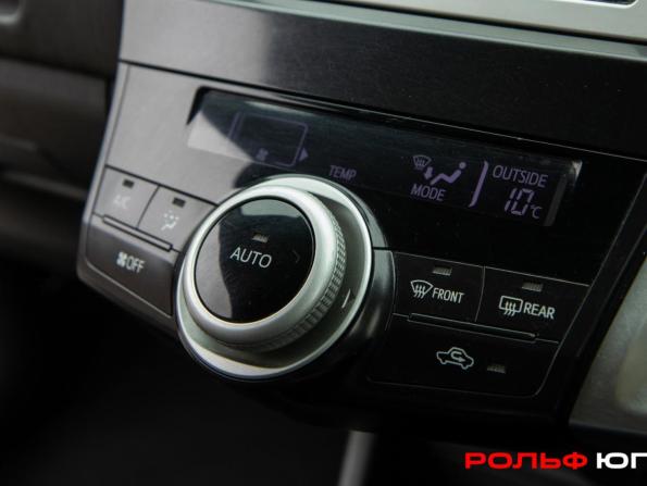 Toyota Prius III Рестайлинг (XW30) с пробегом 2012 года, цена 898 000 рублей, 305079 км, лифтбек, Автокод Объявления