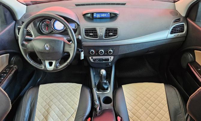 Renault Fluence I Рестайлинг с пробегом 2013 года, цена 700 000 рублей, 255001 км, седан, Автокод Объявления