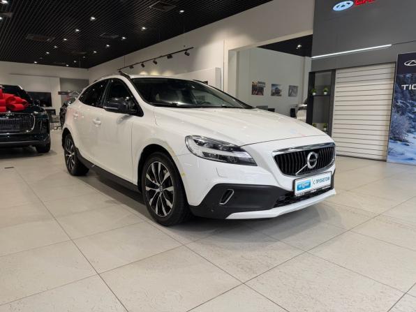 Volvo V40 Cross Country I Рестайлинг с пробегом 2019 года, цена 1 758 000 рублей, 117071 км, хэтчбек, Автокод Объявления