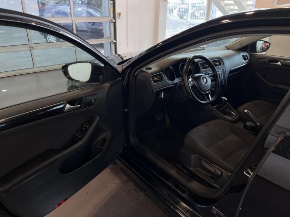 Volkswagen Jetta VI Рестайлинг с пробегом 2018 года, цена 1 515 000 рублей, 177422 км, седан, Автокод Объявления