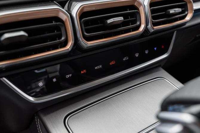 JETOUR X70+ I Рестайлинг с пробегом 2025 года, цена 2 899 000 рублей, 6 км, внедорожник, Автокод Объявления