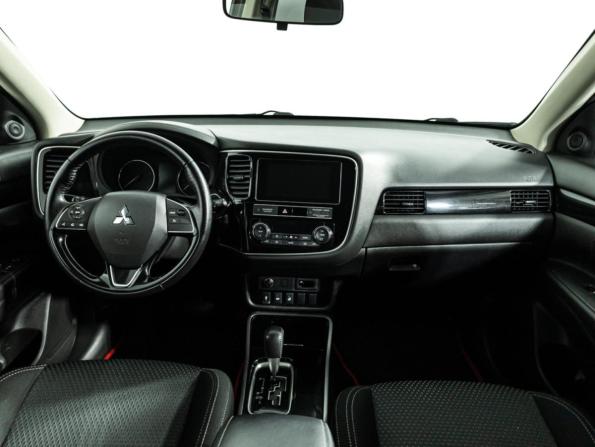 Mitsubishi Outlander III Рестайлинг 3 с пробегом 2019 года, цена 1 779 700 рублей, 156224 км, внедорожник, Автокод Объявления