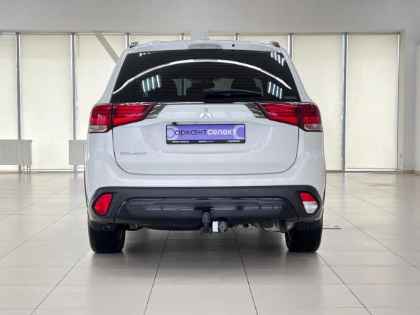 Mitsubishi Outlander III Рестайлинг 3 с пробегом 2020 года, цена 2 650 000 рублей, 63500 км, внедорожник, Автокод Объявления