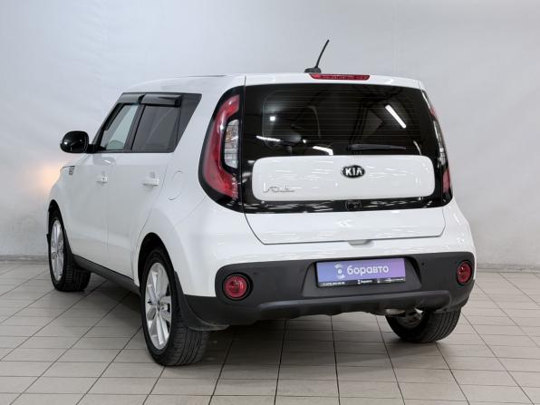 Kia Soul II Рестайлинг с пробегом 2018 года, цена 1 550 000 рублей, 106000 км, хэтчбек, Автокод Объявления