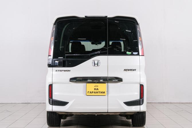 Honda Stepwgn V с пробегом 2015 года, цена 1 989 000 рублей, 185000 км, минивэн, Автокод Объявления