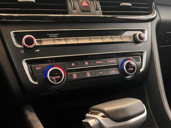 Kia Optima IV Рестайлинг с пробегом 2019 года, цена 2 199 900 рублей, 97136 км, седан, Автокод Объявления