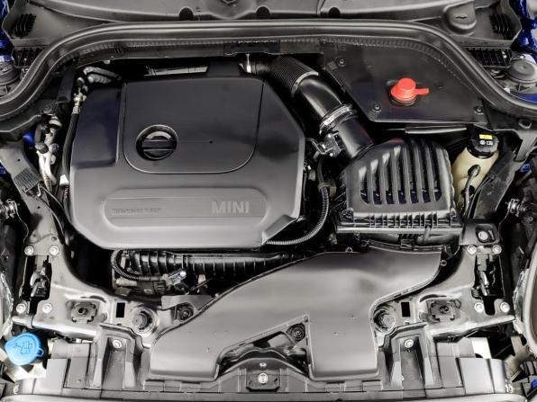 Mini Hatch III (F55/F56) Рестайлинг с пробегом 2019 года, цена 2 095 000 рублей, 43219 км, хэтчбек, Автокод Объявления