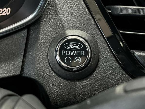 Ford Fiesta Mk6 Рестайлинг с пробегом 2017 года, цена 1 290 000 рублей, 61221 км, седан, Автокод Объявления