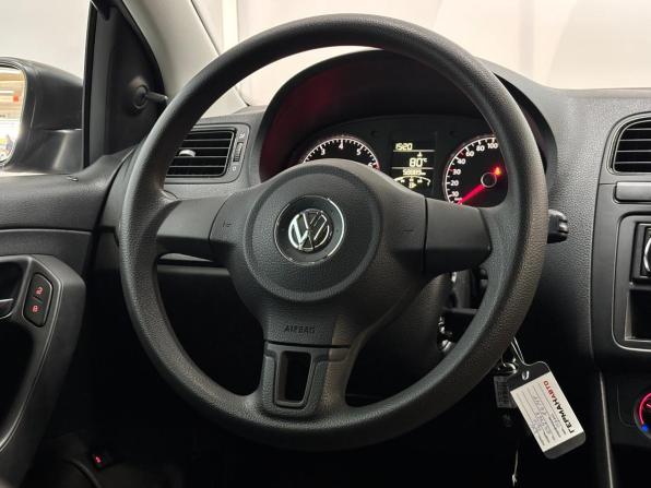 Volkswagen Polo V Рестайлинг с пробегом 2015 года, цена 940 000 рублей, 58900 км, седан, Автокод Объявления