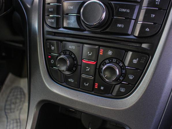 Opel Astra J Рестайлинг с пробегом 2013 года, цена 740 200 рублей, 121667 км, седан, Автокод Объявления