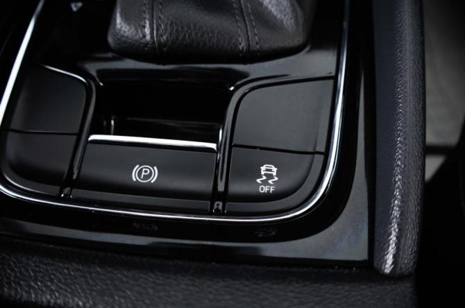 Skoda Karoq I с пробегом 2020 года, цена 2 419 000 рублей, 113711 км, внедорожник, Автокод Объявления