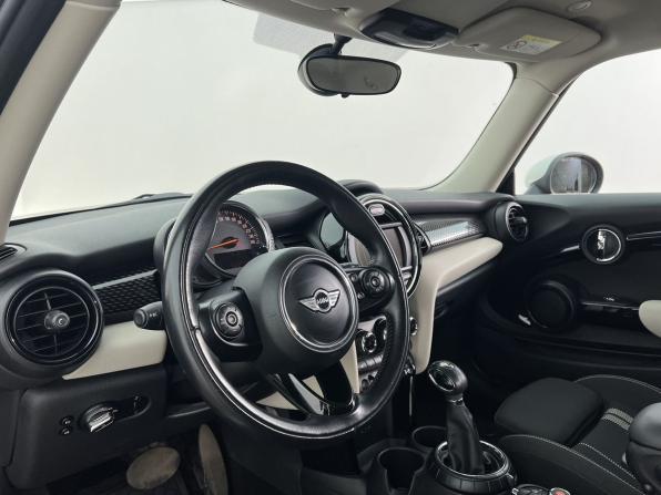 Mini Hatch III (F55/F56) с пробегом 2016 года, цена 1 820 000 рублей, 123650 км, хэтчбек, Автокод Объявления