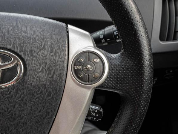 Toyota Prius III Рестайлинг (XW30) с пробегом 2012 года, цена 1 200 000 рублей, 175854 км, лифтбек, Автокод Объявления