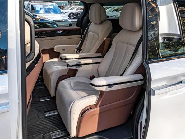 BYD Xia (M9) с пробегом 2025 года, цена 5 860 000 рублей, 356 км, минивэн, Автокод Объявления