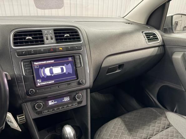 Volkswagen Polo V Рестайлинг с пробегом 2018 года, цена 1 497 000 рублей, 126935 км, седан, Автокод Объявления