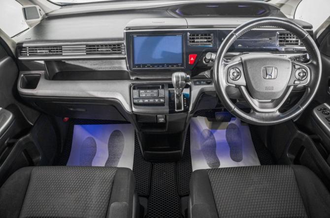 Honda Stepwgn V с пробегом 2016 года, цена 2 049 000 рублей, 110000 км, минивэн, Автокод Объявления