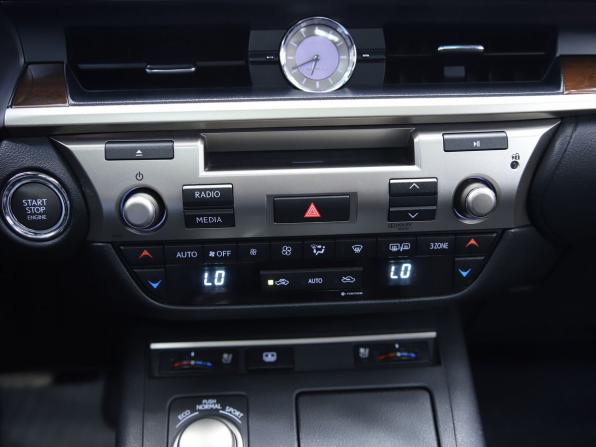Lexus ES VI с пробегом 2012 года, цена 2 270 000 рублей, 220000 км, седан, Автокод Объявления