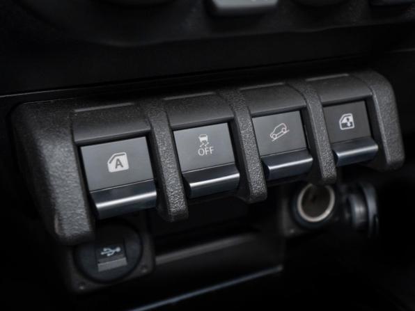 Suzuki Jimny IV с пробегом 2025 года, цена 3 990 000 рублей, 25 км, внедорожник, Автокод Объявления