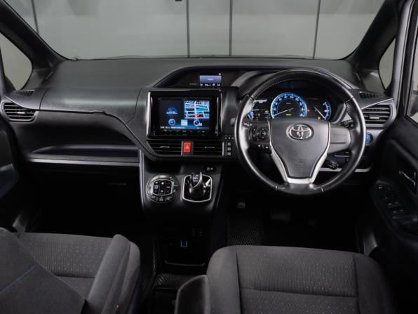 Toyota Voxy III (R80) с пробегом 2015 года, цена 1 749 000 рублей, 183459 км, минивэн, Автокод Объявления