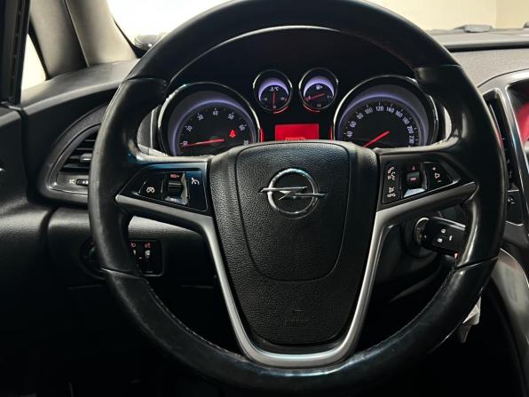 Opel Astra J с пробегом 2010 года, цена 599 000 рублей, 225858 км, хэтчбек, Автокод Объявления